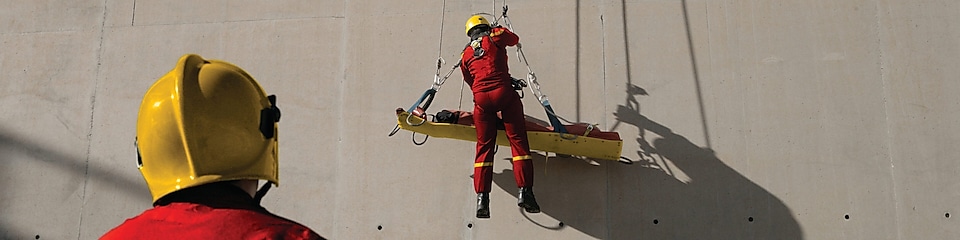 Az egészségügyi, biztonsági, munka- és környezetvédelmi (Health, Safety, Security and Environment, HSSE) képzés mentési gyakorlata egy finomítóban